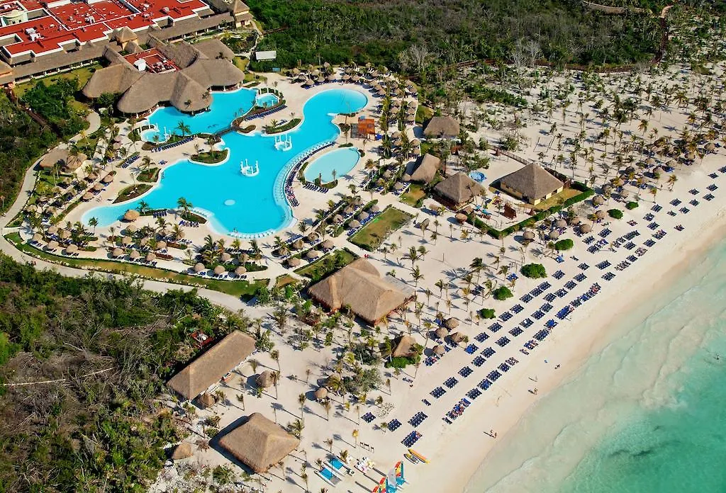 Grand Palladium White Sand Resort & Spa location